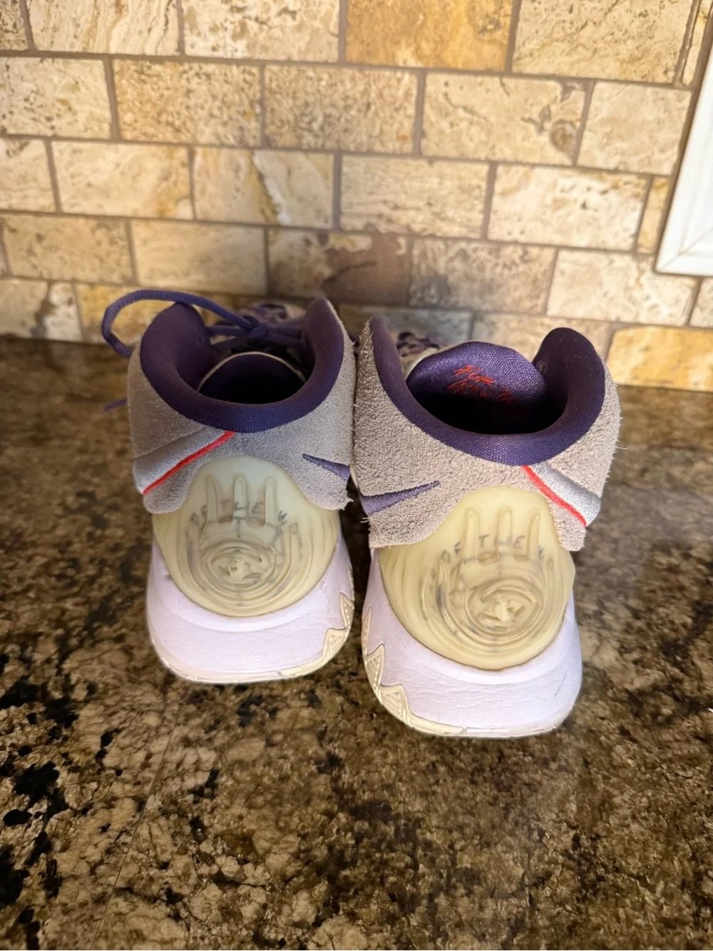 Nike Kyrie Size 9 Asia Irving Barely Grape 2020 CD5031-500 Purple Green OG.